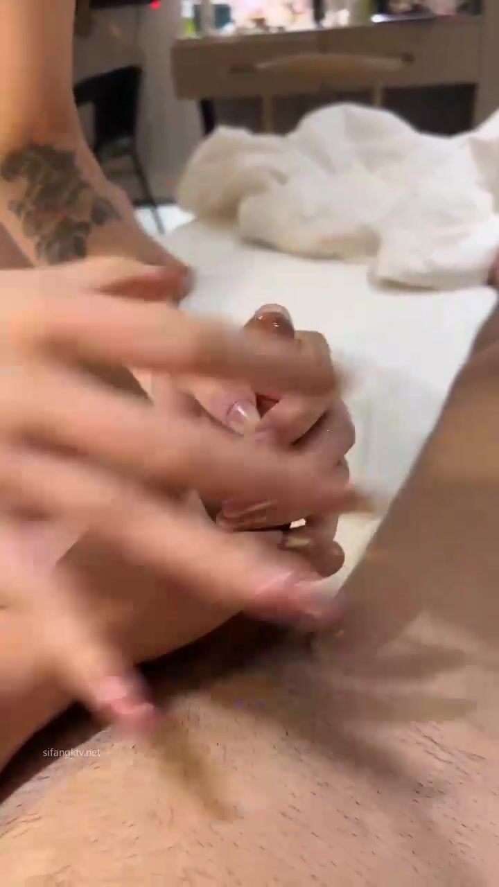 推荐，心心念的御姐，终于被干啦，【蕾a】，女神这次好疯狂，无套啪啪~颜射吞精，狂射一脸爽歪歪2